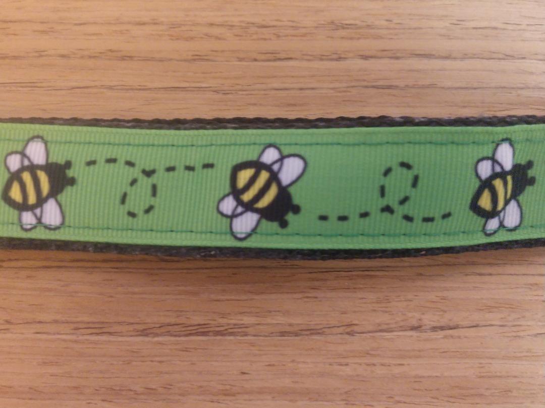 Safe & Secure "Bees" Dog Martingale Collar – Durable & Trainer-Approved